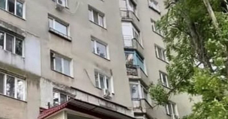 Netko je ugledao bizarnu nadogradnju na zgradi i morao je svima pokazati, fotka je obišla regiju