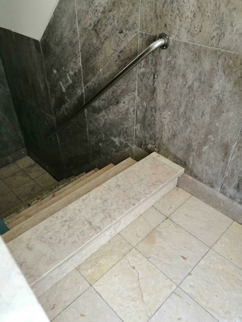 Pogledajte prvu stepenicu