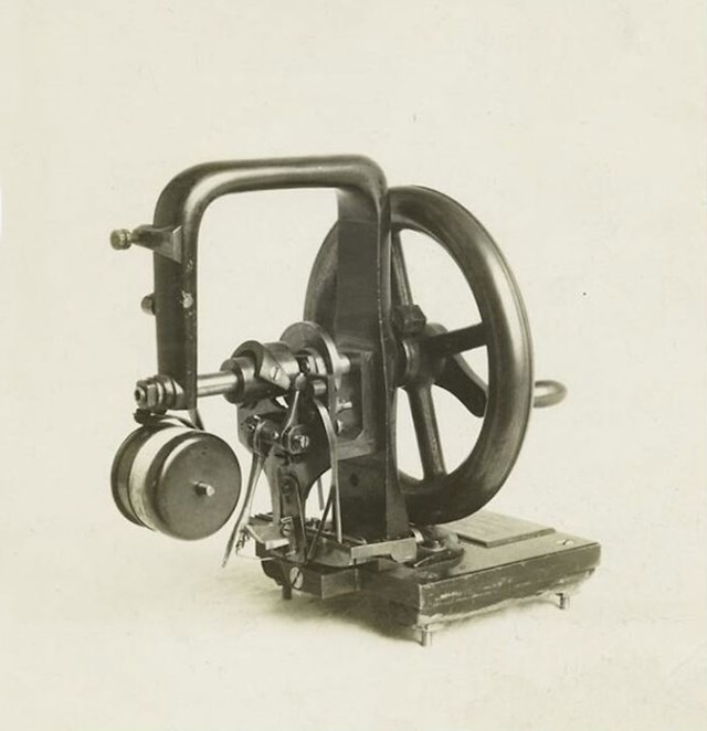 Prvi šivaći stroj Eliasa Howea, 1860.
