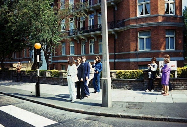 Beatlesi se pripremaju prošetati čuvenom Abbey Road