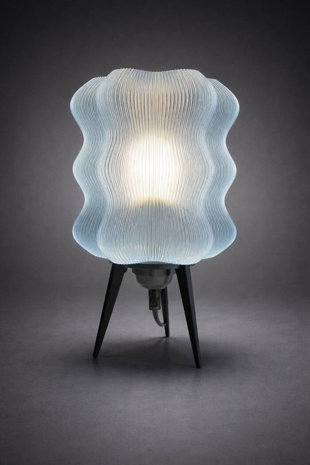 Prozirna valovita lampa