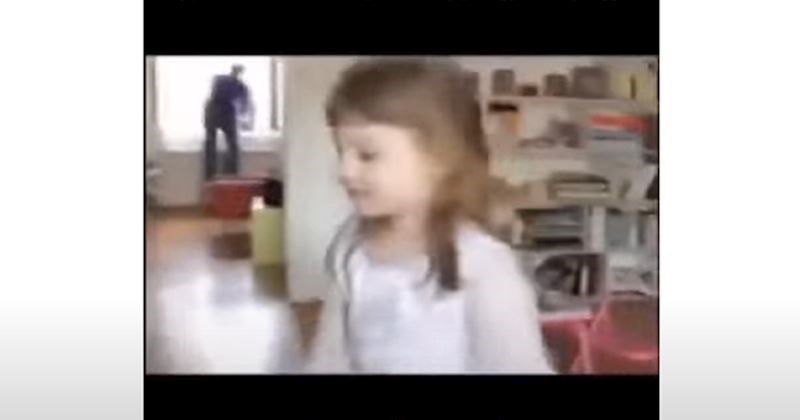 Žena iz Srbije je snimala kći dok se u pozadini odvijalo nešto... bizarno! Video je obišao regiju!