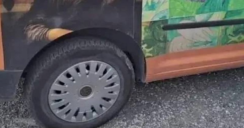 Zanimljiva reklama na kombiju ovog majstora širi se regijom, ovako se ističe od konkurencije!