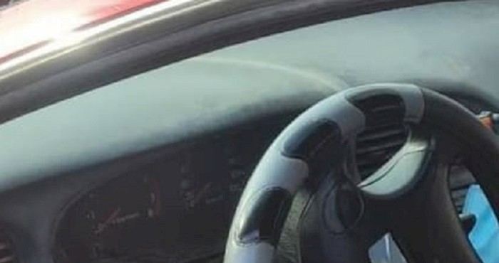 Samom sebi ostavio podsjetnik na upravljaču auta i postao hit na društvenim mrežama, morate vidjeti