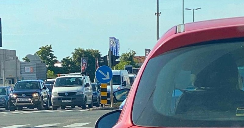 Zagrepčanka je na auto zalijepila natpis i izazvala simpatiju ekipe s Fejsa, hit je!