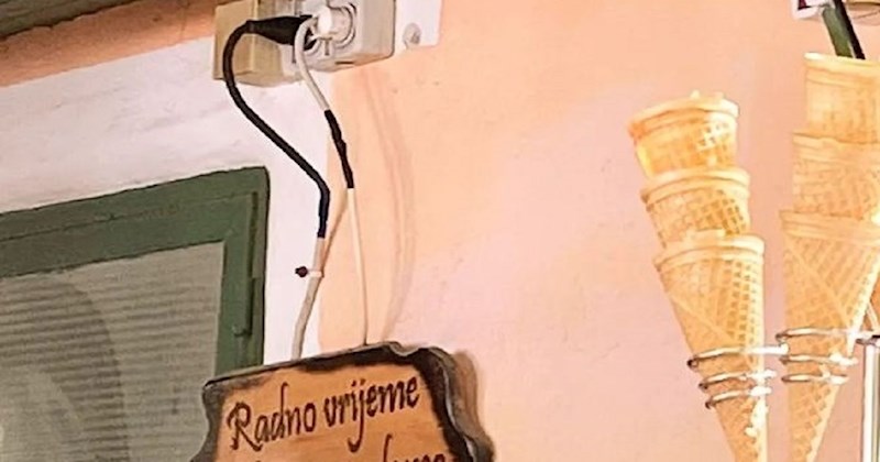 Radno vrijeme kafića na obali oduševilo je ekipu na Fejsu, a i vas će! Morate vidjeti!