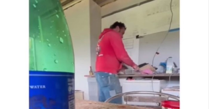 Tip je pripremio spačku na poslu i čekao kolege, prvi je naletio šef... Video je teški hit