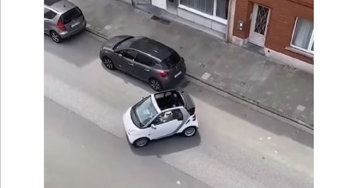 Muke Smarta oko paralelnog parkiranja nasmijale su IG, ovo je za ne povjerovati vlastitim očima