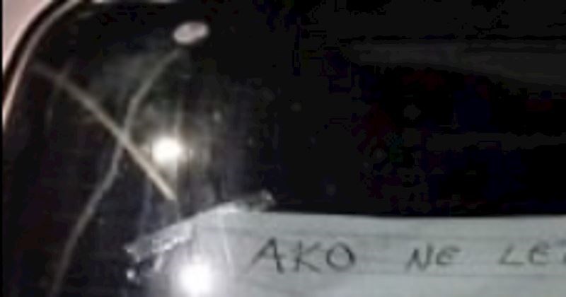 Simpatična poruka na autu vozačice s Brača širi se društvenim mrežama, hit je!