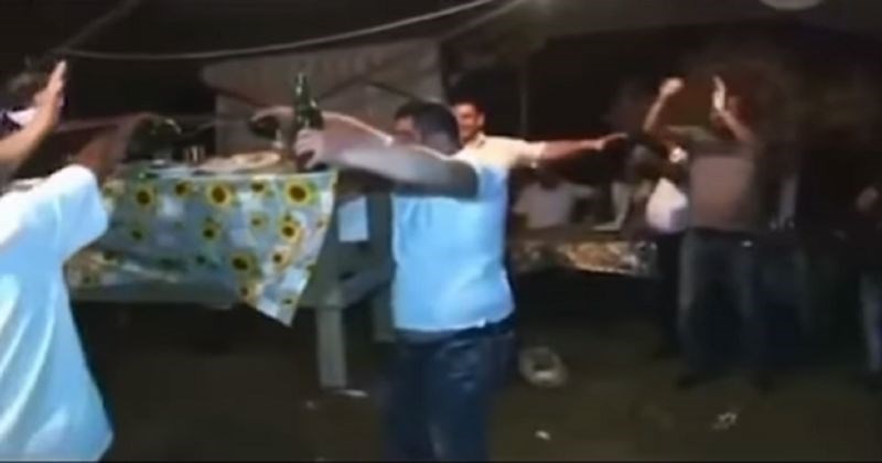 Snimka seoske zabave negdje u susjedstvu hit je ne IG-u, za sve je zaslužan jedan tip