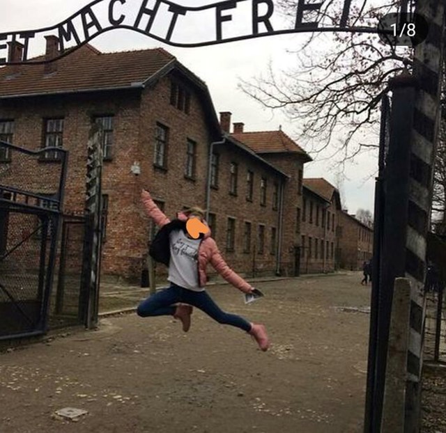 Postoji mnogo razloga za posjet bivšem koncentracijskom logoru Auschwitz, ali glupiranje ne bi trebalo biti jedan od njih