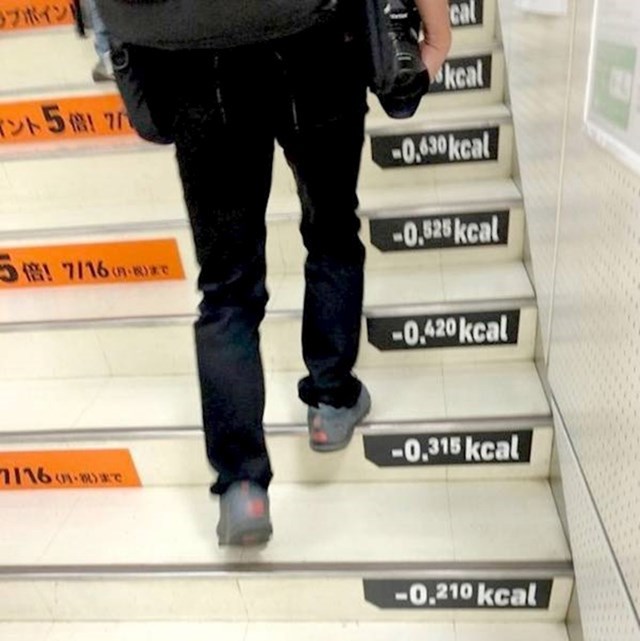 Stepenice na kojima piše koliko kalorija ste potrošili penjući se po njima