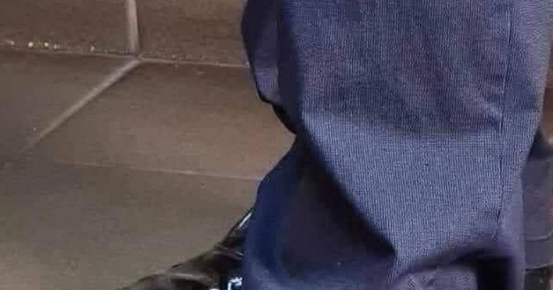 Tip se pojavio na sastanku u urnebesnim cipelama, fotka je odmah obišla regiju