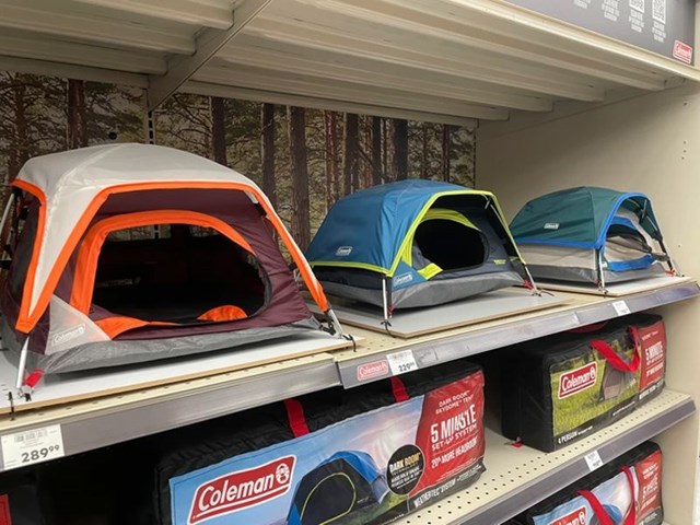 Mini verzije šatora za kampiranje služe da kupci imaju bolju predodžbu o tim proizvodima