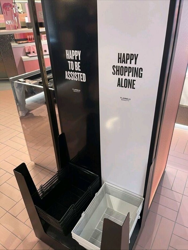 Za izvrsno shopping iskustvo- izaberite košaru ovisno o tome trebate li pomoć ili volite sami gledati artikle u miru