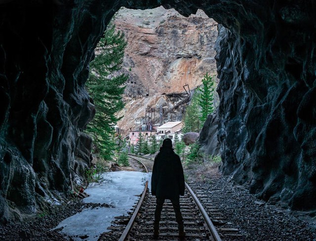 Šetajući kroz željeznički tunel do napuštenog rudarskog grada