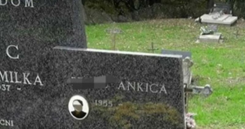 Dala je ugravirati natpis na svoj nadgrobni spomenik i postala hit, ovakav crni humor niste vidjeli