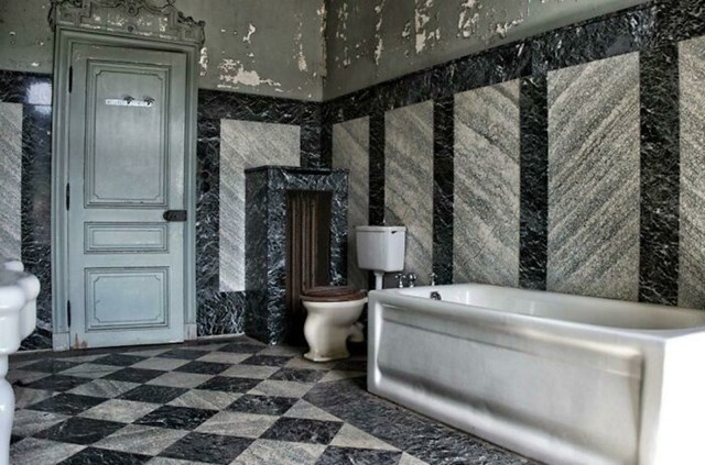 Ovo je jedna od najljepših kupaonica ikad, nalazi se u napuštenom dvorcu