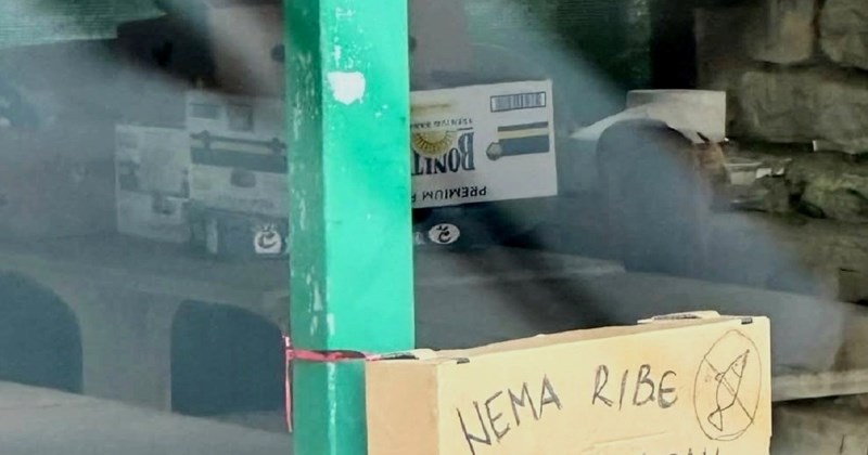 Na splitskoj ribarnici osvanuo je komični natpis, pogledajte zašto danas nema ribe u ponudi