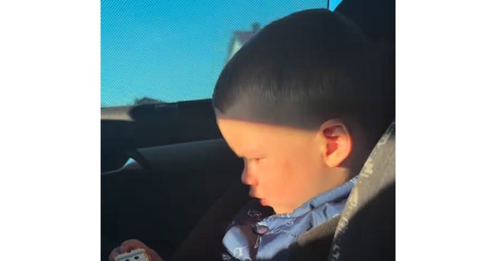 Klincu je smetalo sunce dok se vozio s mamom, njegova izjava rastopila je ekipu u regiji