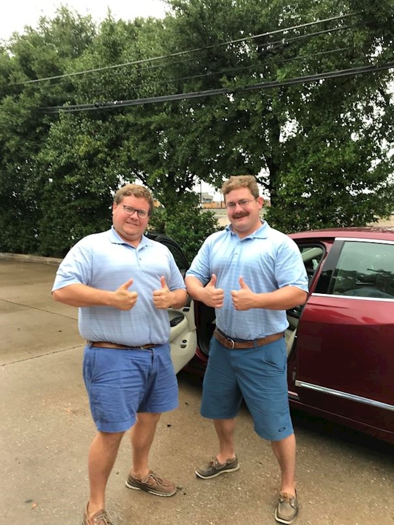 Moj vozač Ubera bio je vitkija, više cool i brkata verzija mene