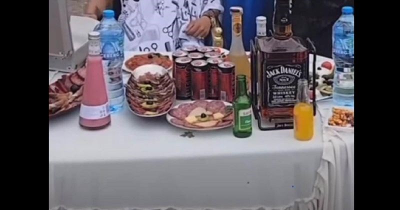 Fotka s proslave u Bugarskoj nasmijala je tisuće na Fejsu, odmah ćete vidjeti zašto je hit