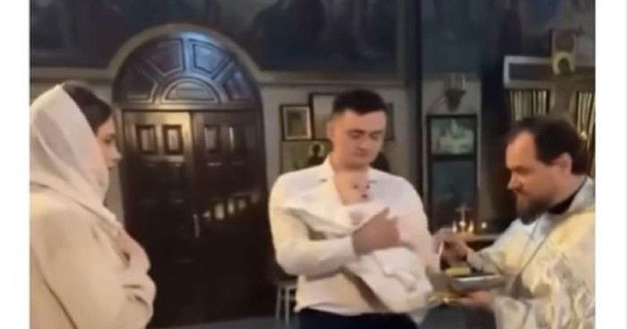 Urnebesni gaf mame na krštenju djeteta hit je na IG-u, krivo je shvatila svećenika i uzrokovala show