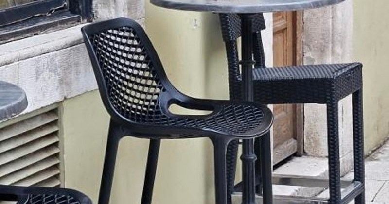 Prizor iz Šibenika oduševio je ekipu na Fejsu, morate vidjeti tko je došao na kavu