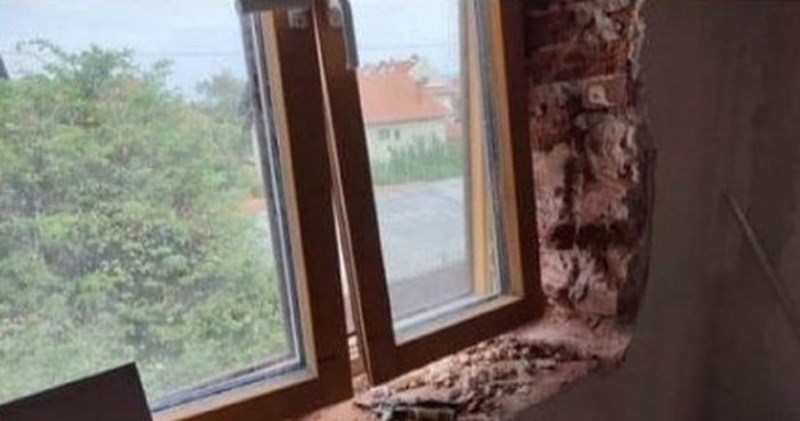 Majstor mu je naopako postavio prozor i nestao, morate vidjeti urnebesnu recenziju tipa na FB-u