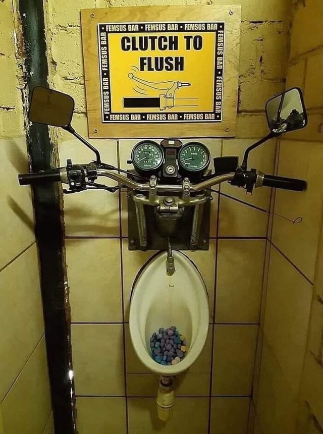 Pisoar za ljubitelje motora