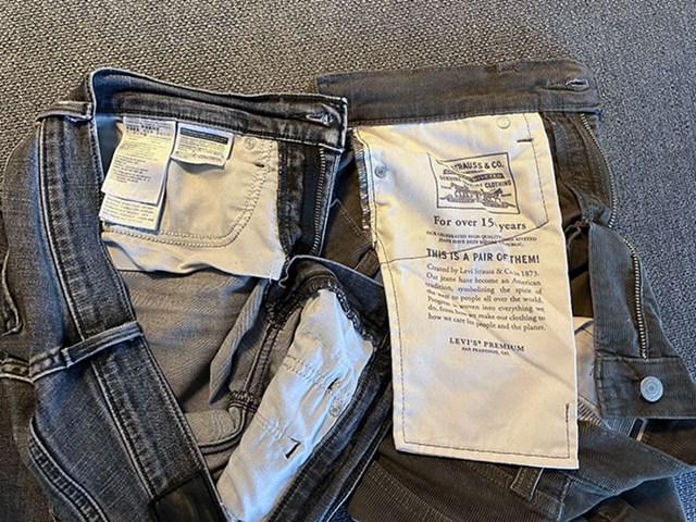 Zašto proizvođači traperica misle da žene ne zaslužuju velike džepove? Ovo je razlika između džepova na ženskim i muškim modelima hlača: