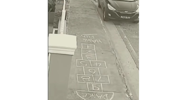 Nacrtala je igru "školice" na pločniku i snimala reakcije prolaznika, video će vam popraviti dan