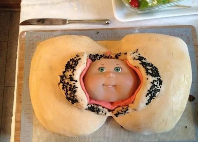 Torta povodom zabave otkrivanja spola. Ha, netko je pogodio temu odlično, a sad koliko se kome sviđa, to je druga stvar...