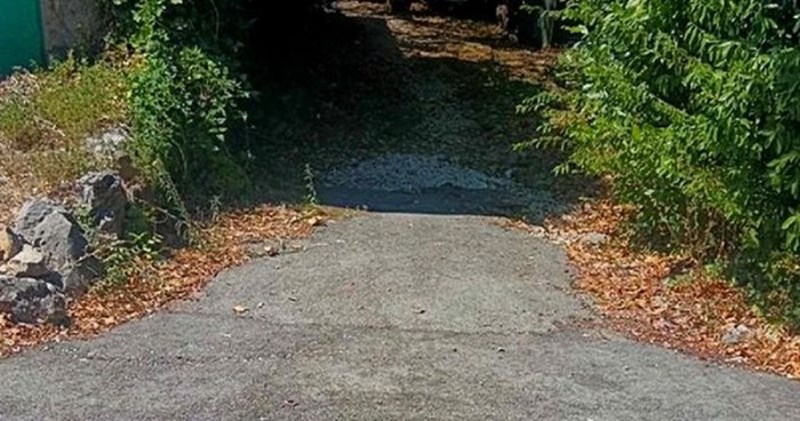 Tip je htio zabraniti parking na svojoj zemlji, sada se svi smiju zbog nespretne greške na natpisu