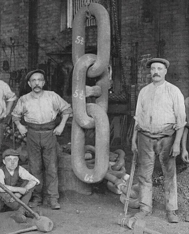 Izrada lanca za sidro u Hingley & Sons, 1909.. Naručitelj: graditelji Titanika