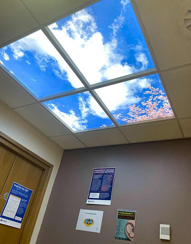 Bolnica ima lažni LED prozor na stropu