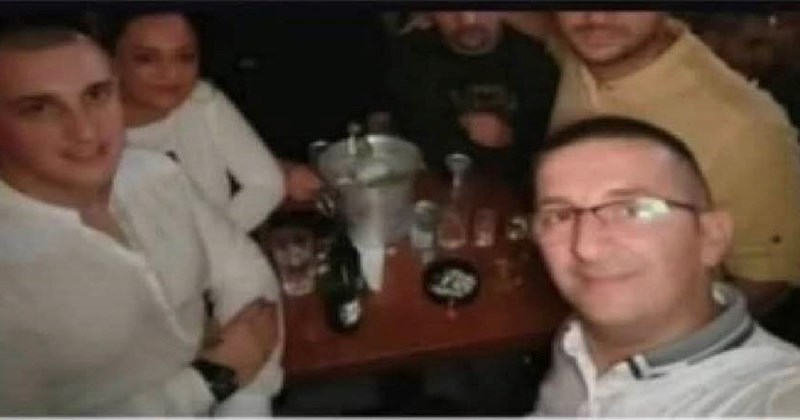 Tip je objavio fotku iz izlaska, zbog maminog komentara sada je apsolutni hit u regiji