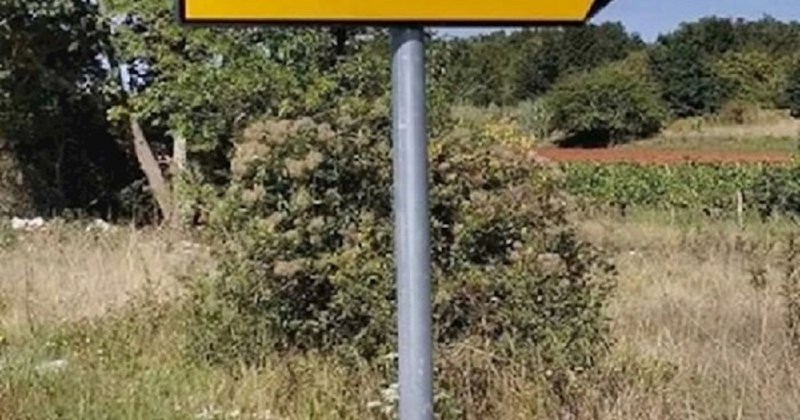 Netko je dodao riječ na znak na ulazu u jedno istarsko mjesto, fora je odmah postala hit