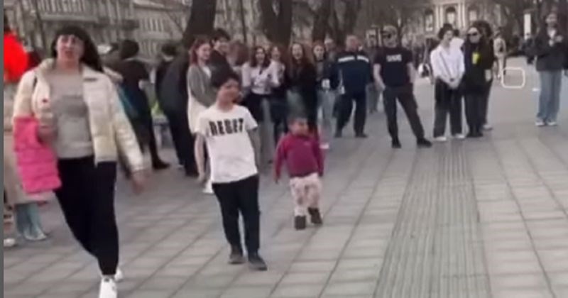 Snimka ovog klinca prvo je oduševila IG, a onda je uslijedio nesvakidašnji preokret