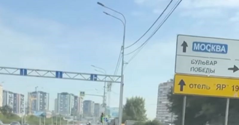 Tip iz Rusije postao je viralni hit zbog načina na koji prevozi kadu, ovo morate vidjeti