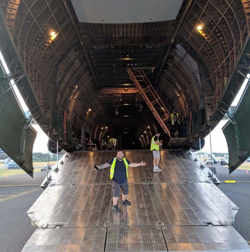 "Utovar i istovar prostora teretnog aviona AN na kojem sam imao sreću raditi"