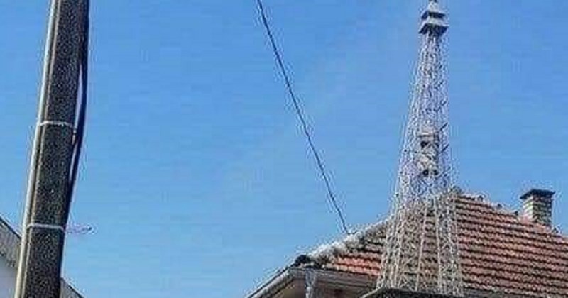 U dvorištu jedne kuće u Srbiji snimljena je najbizarnija dekoracija ikad, morate vidjeti