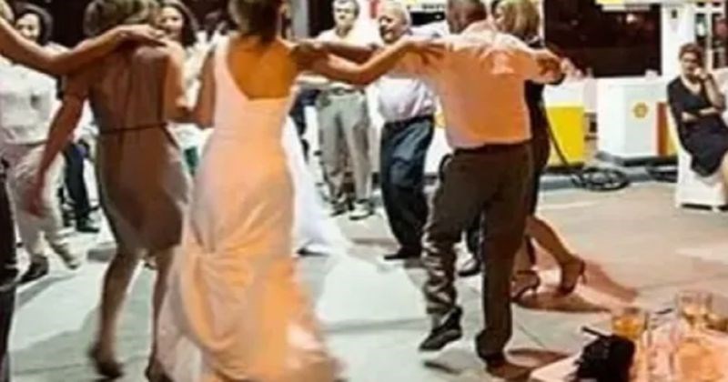 Fotka s bizarne svadbe u Srbiji širi se Fejsom, danas nećete vidjeti ništa čudnije od ovog