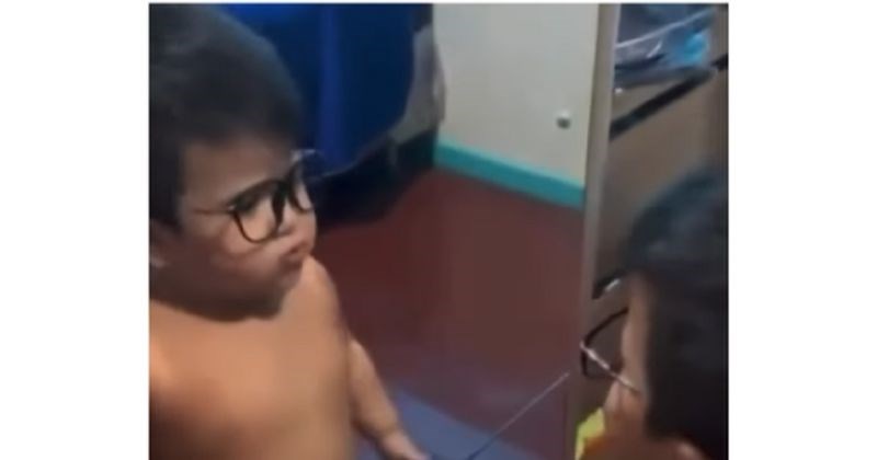 Klinac je postao hit sa stotine tisuća lajkova zbog načina na koji čisti naočale, morate vidjeti