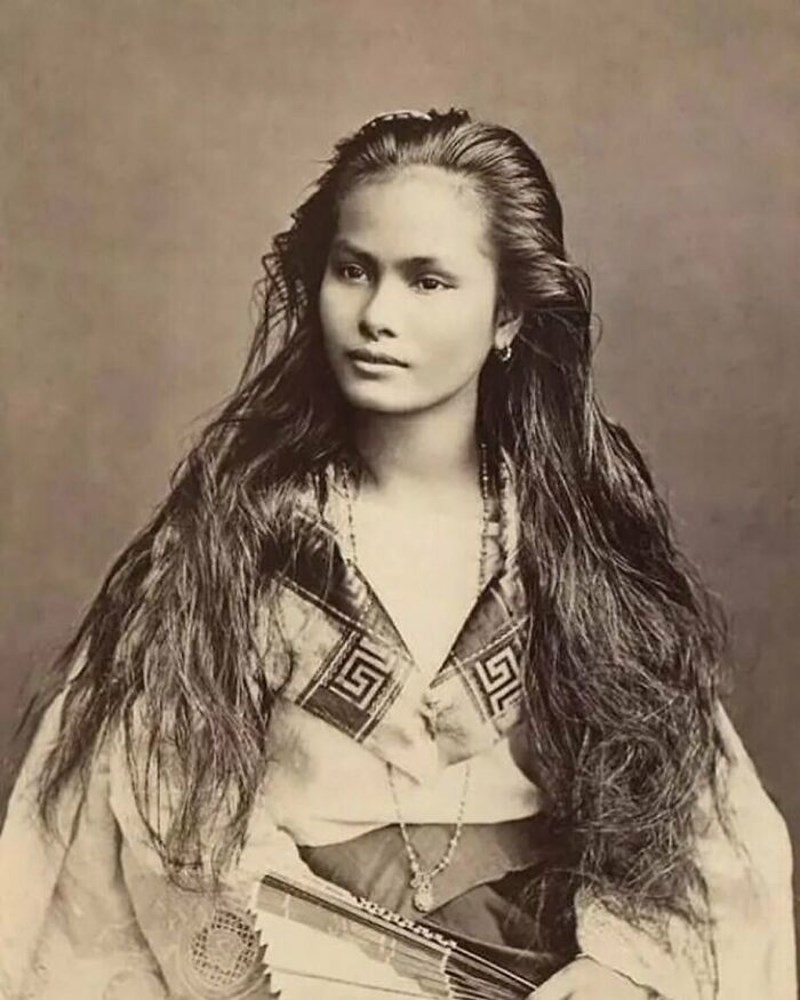 Djevojka filipinskog i kineskog podrijetla pozira za portret. Manila, Filipini. cca 1875. godine.