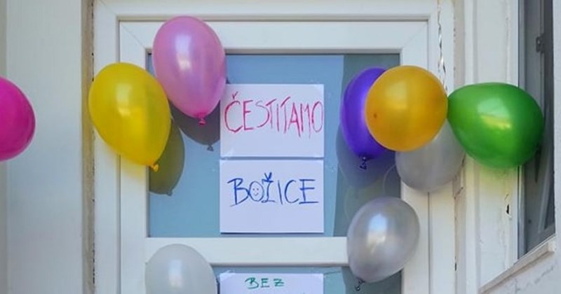 Čestitku na vratima stana jedne Božice povodom kraja škole lajkaju tisuće, morate vidjeti