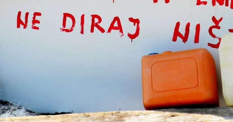 Natpisom je upozorio turiste i domaće da mu ne diraju stvari, morate vidjeti prijevod na engleski