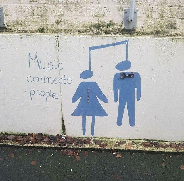 Vješala connects people