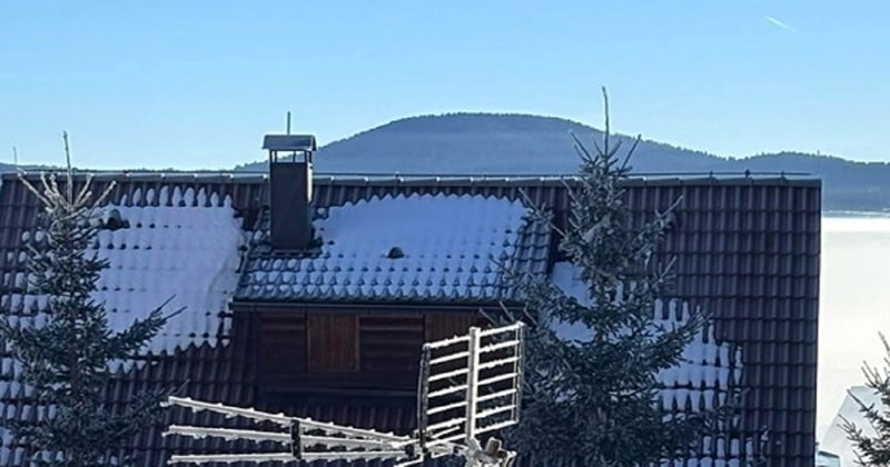 Tip je postavio antenu na dosad neviđen način i nasmijao mreže! Naravno da je fotkano kod nas...