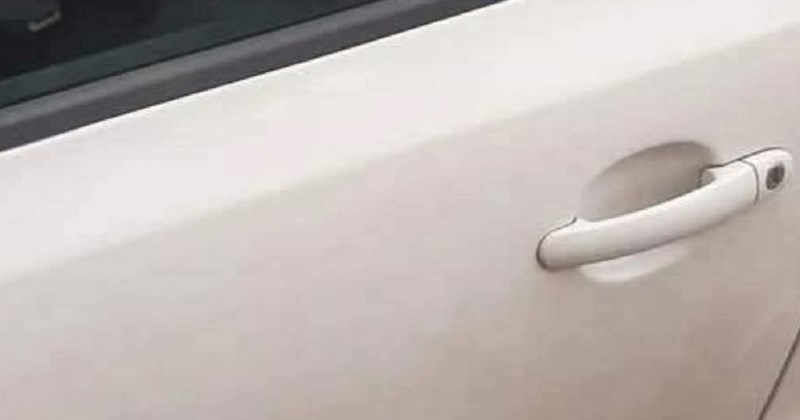 Vozačica je zalijepila poruku na vrata auta, morate vidjeti što je poručila onome tko parkira do nje